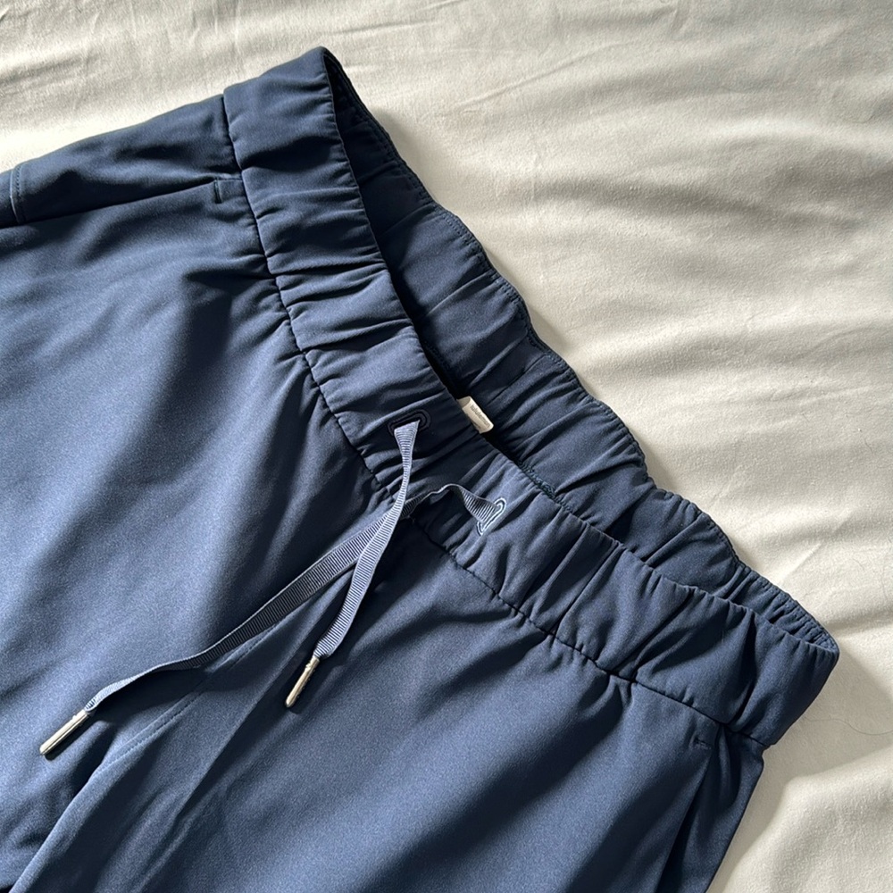 Lululemon On The Fly in Navy Blue